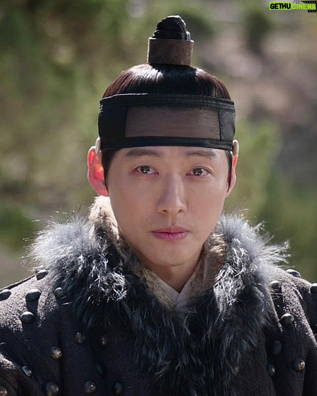 Namkoong Min Instagram - #연인 어제는 심심해서 검을 가지고 놀아봤어요🗡️