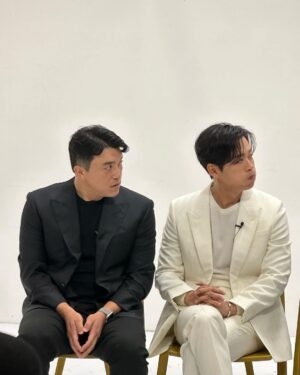 Namkoong Min Instagram - #연인
정신 없었던 하루
많은 응원 감사합니다
장현과 길채의 이야기
오늘부터 본격적으로 펼쳐집니다❤️