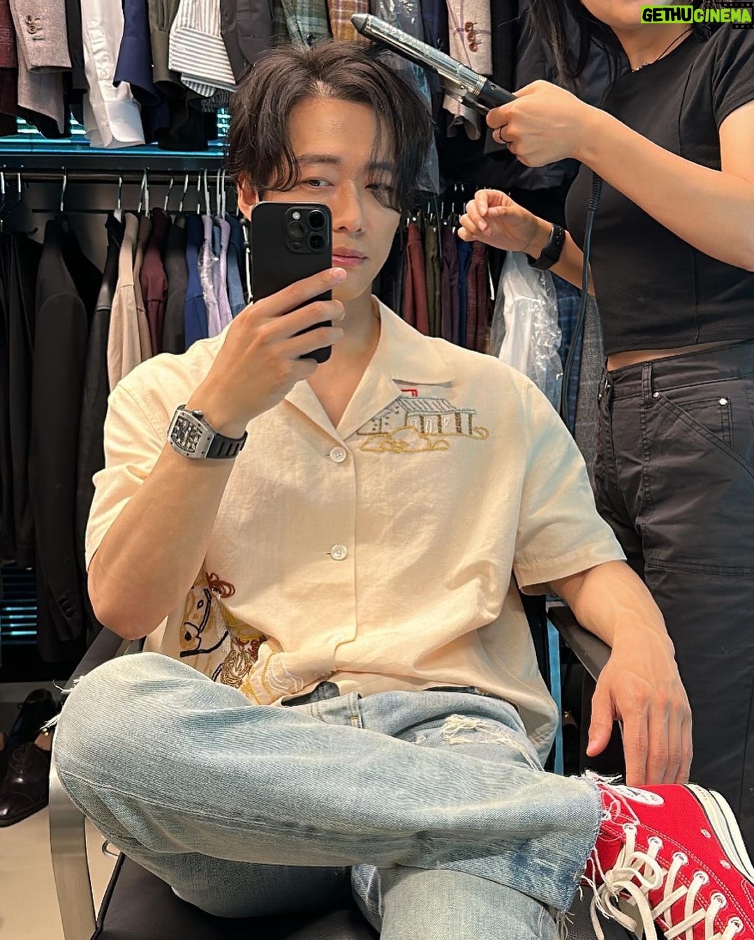 Namkoong Min Instagram - 코를 다쳤지만 촬영준비 메컵이랑 머리를 이쁘게하고 일하러가서 #밀레 광고 촬영 퇴근후 #스시아오타 에서 맥주한잔! 한잔 정도는 괜찮잖아
