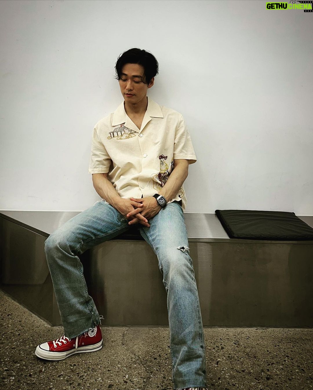 Namkoong Min Instagram - 코를 다쳤지만 촬영준비 메컵이랑 머리를 이쁘게하고 일하러가서 #밀레 광고 촬영 퇴근후 #스시아오타 에서 맥주한잔! 한잔 정도는 괜찮잖아