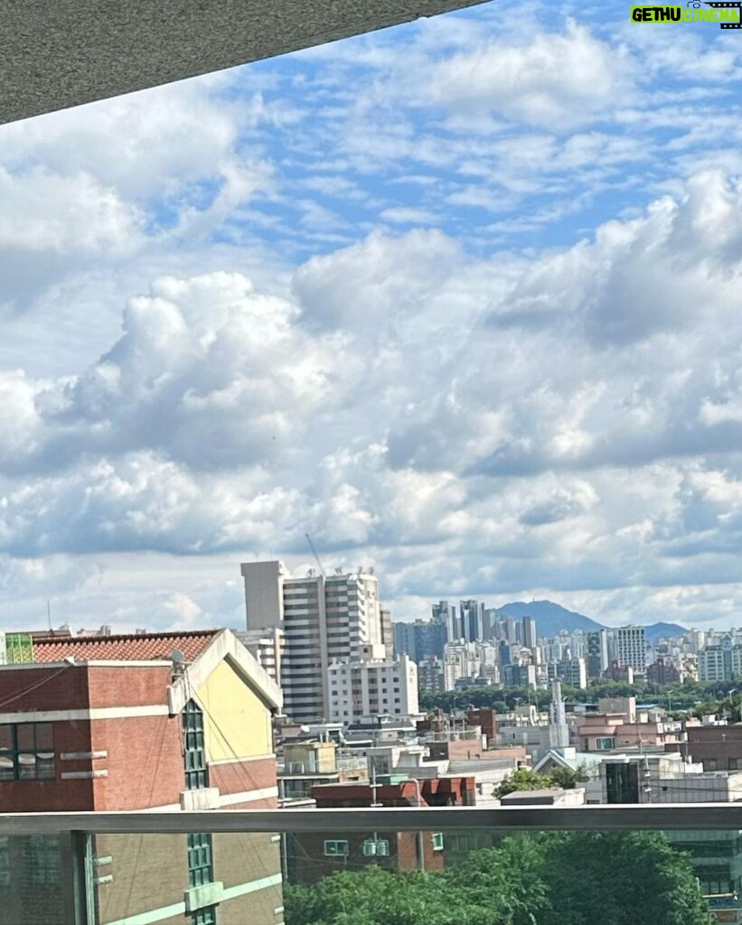 Namkoong Min Instagram - 사무실 왔다가 날씨가 너무 좋아서 함께한날🥂🍺❤️