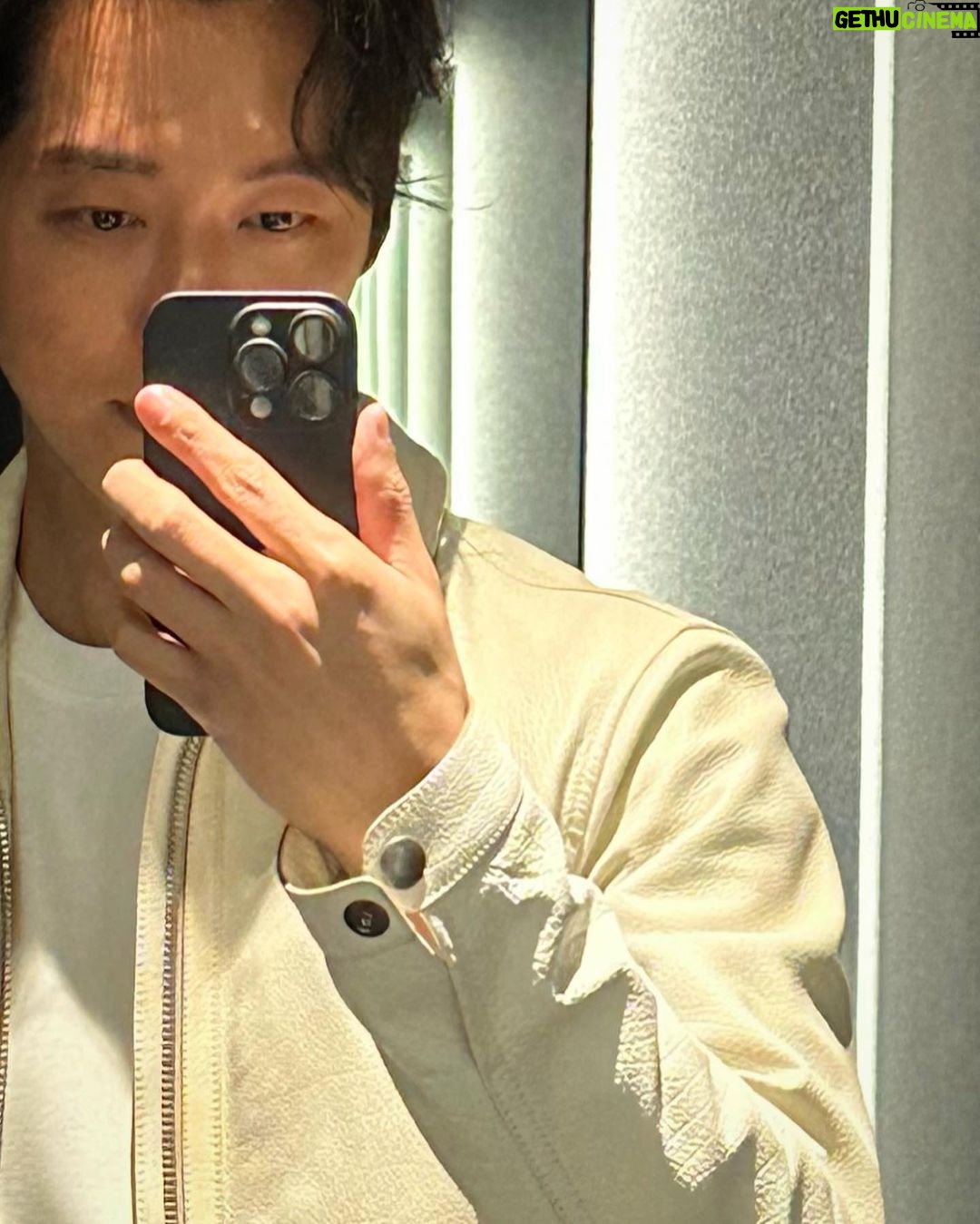 Namkoong Min Instagram - 사무실 왔다가 날씨가 너무 좋아서 함께한날🥂🍺❤️