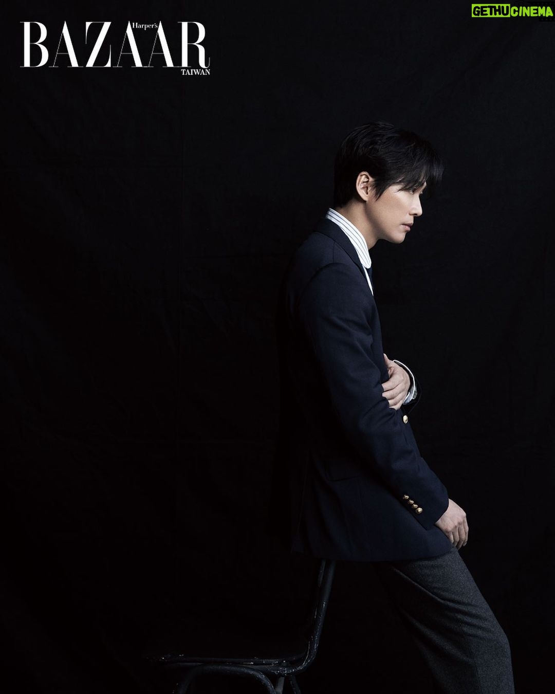 Namkoong Min Instagram - 「我認為它的敘事結構嚴謹、內容引人入勝,是個如『綜合禮包』一樣能獲得很多觀眾喜愛的作品。」 在受到無數影迷熱愛的《千元律師》之後,南宮珉與BAZAAR搶先聊起他目前正在準備拍攝的新作品《戀人》!也相信他的下一步依舊會帶給我們更多驚喜❤️ - 更多台灣版獨家專訪與花絮只在 @harpersbazaar_tw 📸 Photographs_KIM YEONGJUN Realization_JERRY HSIEH Text_CHRISTINA LEE Hair_HAM HYE RANG Makeup_SEUL-A Stylist_OH JIHEE, SON YESEU Agent _HYEWON ANGELA CHOI Editor_ANGELINE HSIAO @min_namkoong @loewe @peterwuparis #bazaarman #coverstory #南宮珉 #남궁민 #Namkoongmin