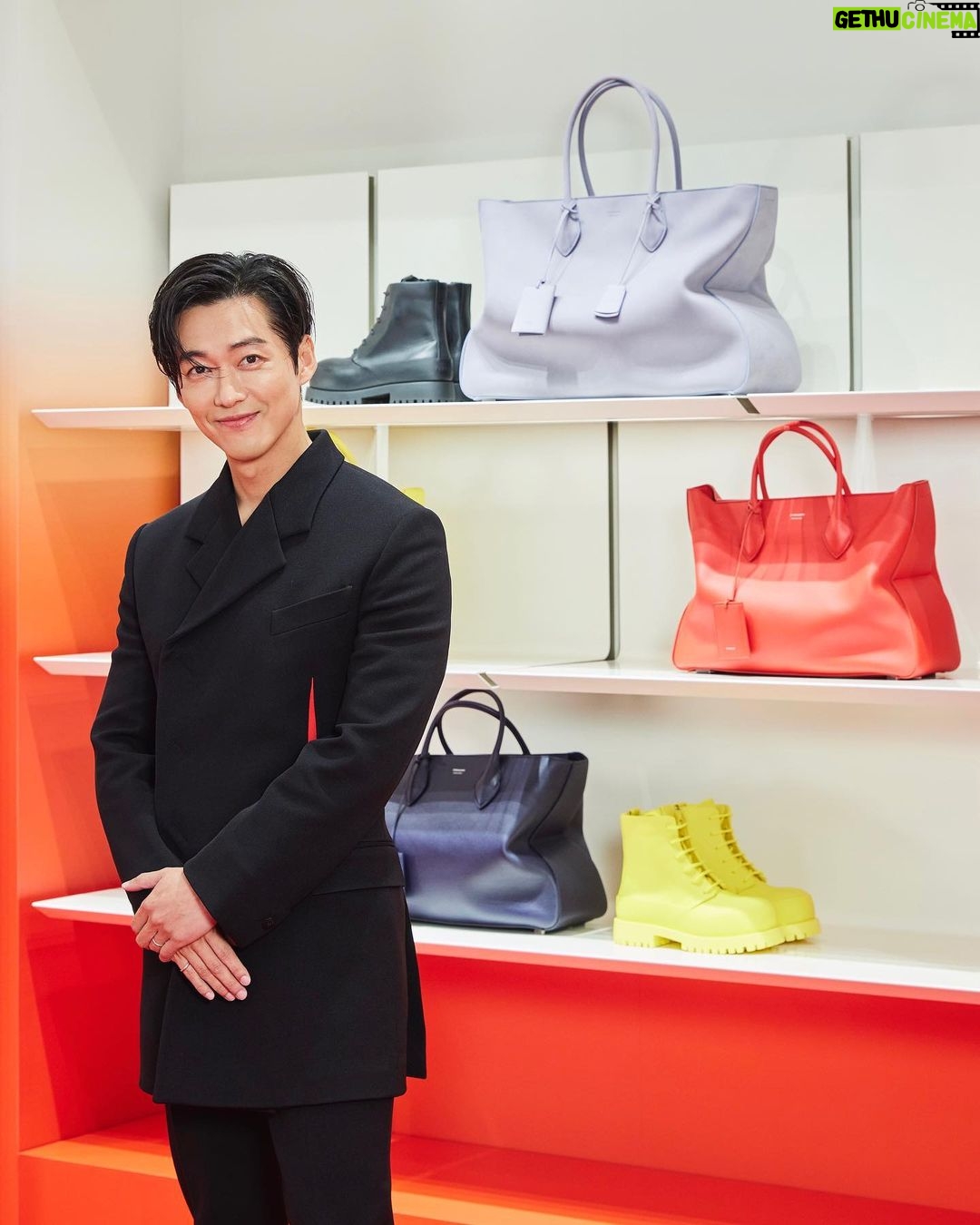 Namkoong Min Instagram - 상쾌한하루 되세요🥰 @FERRAGAMO @_MAXIMILANDAVIS_ #FERRAGAMO #FERRAGAMOSS24 #광고