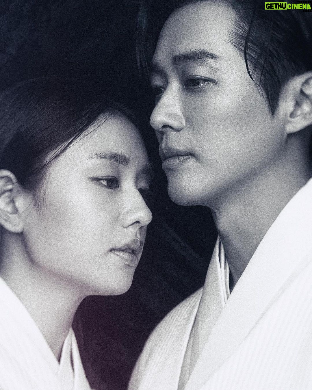 Namkoong Min - 196.4K Likes - 인연#연인
with @eunjin___a @dazedkorea