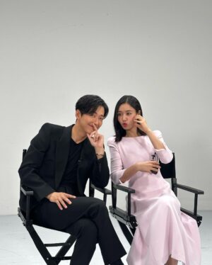 Namkoong Min Instagram - #연인
정신 없었던 하루
많은 응원 감사합니다
장현과 길채의 이야기
오늘부터 본격적으로 펼쳐집니다❤️