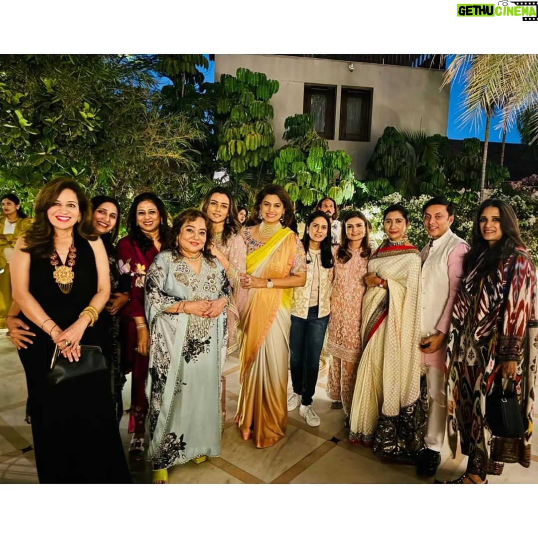 Namrata Shirodkar Instagram - An evening filled with art and glamour, with some lovely Hyderabadi food. Can't get better than this! Another @pinkyreddyofficial special evening! ππ @shaina_nc it was lovely seeing you after so many years !! π₯°π₯°π₯°