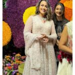 Namrata Shirodkar Instagram – Mehendi night!! ✨ Good times with friends and family! Wishing this beautiful couple a lifetime of happiness and togetherness. ❤️ #HavyaVahini #NishantPaturi

Jewellery: @pmj_jewels 
Outfit: @falgunishanepeacock