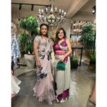Namrata Shirodkar Instagram – A fabulous new collection by @gazalguptacouture ✨ 
Had a wonderful time with some nice Delhi gupshup!

@pinkyreddyofficial @archiemirchi 
@bobbykandhari @gazalgglove

Jewellery: @irasvafinejewellery