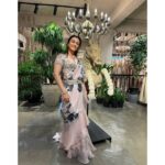 Namrata Shirodkar Instagram – A fabulous new collection by @gazalguptacouture ✨ 
Had a wonderful time with some nice Delhi gupshup!

@pinkyreddyofficial @archiemirchi 
@bobbykandhari @gazalgglove

Jewellery: @irasvafinejewellery