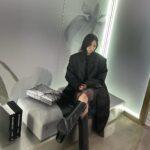 Nana Instagram - 지방시랑함께해 🤍 모미도함께해 🥰 #givenchy #2024SS #현대백화점 #판교점 #팝업스토어 #꽃 #newelegance #voyouchain #sharklockboots