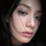 Nana Instagram - 지방시랑함께해 🤍 모미도함께해 🥰 #givenchy #2024SS #현대백화점 #판교점 #팝업스토어 #꽃 #newelegance #voyouchain #sharklockboots