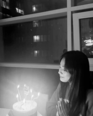 Nana Instagram - 함께해줘서고마워 영원한 내친구들🤍

#내생일🎂
 #축하해주신모든분들께감사드립니다