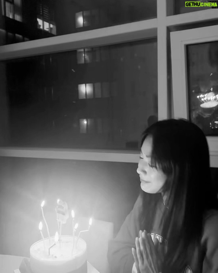 Nana - 475.5K Likes - 함께해줘서고마워 영원한 내친구들🤍
#내생일🎂
#축하해주신모든분들께감사드립니다