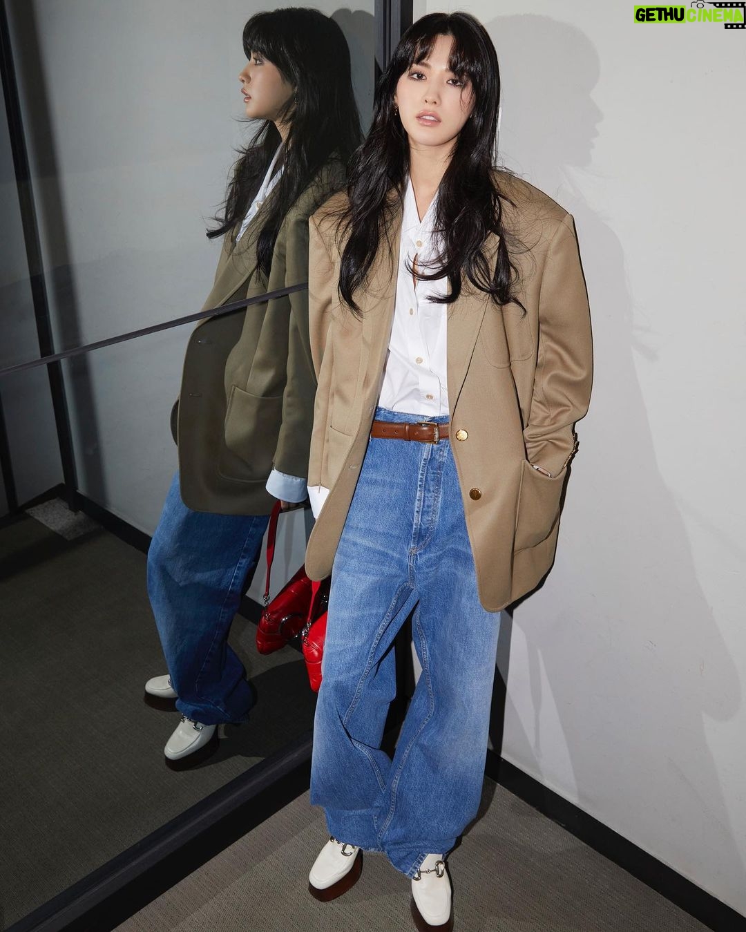 Nana Instagram - ♥️ 🤍 💙 🤎 @Gucci #Gucci ##GucciHorsebitChain