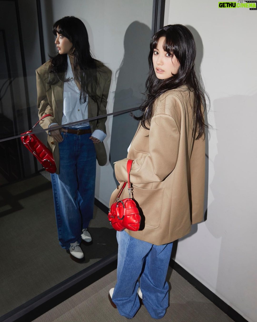 Nana Instagram - ♥️ 🤍 💙 🤎 @Gucci #Gucci ##GucciHorsebitChain
