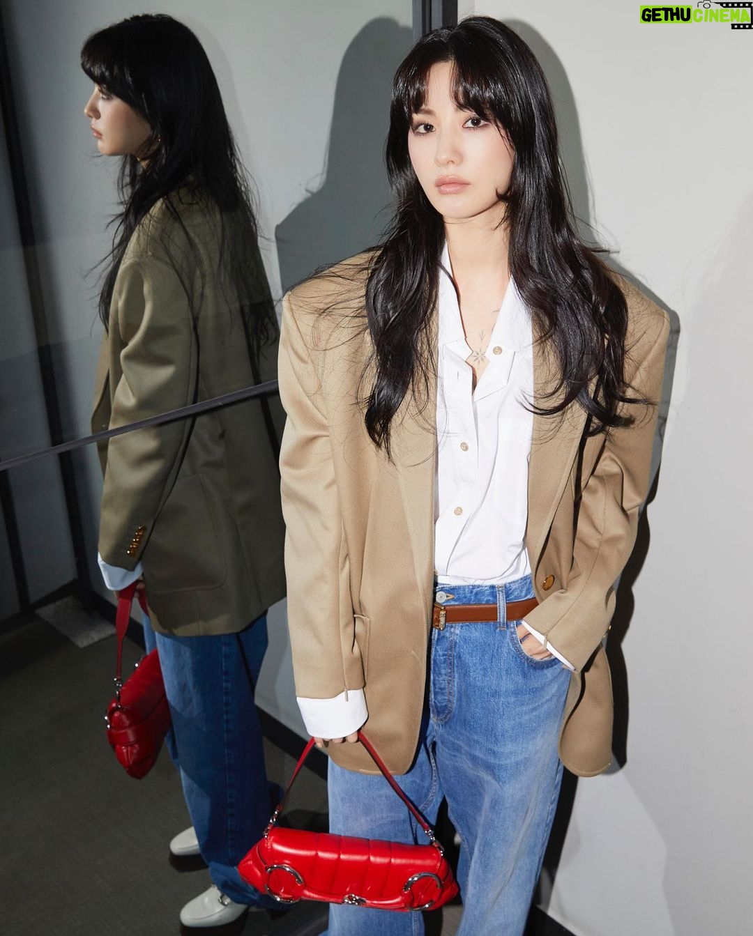 Nana Instagram - ♥️ 🤍 💙 🤎 @Gucci #Gucci ##GucciHorsebitChain