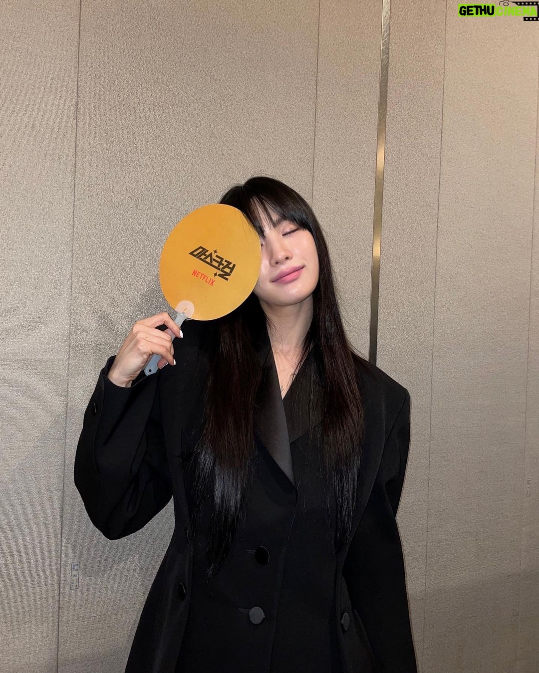 Nana Instagram - 드디어‼️‼️‼️ #마스크걸 #넷플릭스시리즈 #8월18일 #김모미 #고현정 #이한별 #나나 #염혜란 #안재홍 #김용훈감독님 많관부🩷🩷🩷🩷🩷 내일모레라니…🫶😝