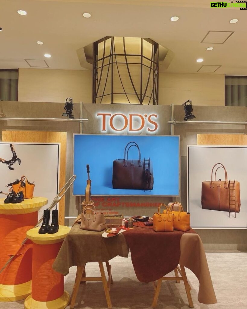 Nana Eikura Instagram - はじめて、うめだ阪急へ…😙 今日からTOD'SのPOPUPがスタートしました。 POPUPで初めてお目見えしたバッグがふわふわでした☁️ #Tods #TodsPopup #TodsFW24 阪急百貨店 阪急うめだ本店