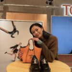 Nana Eikura Instagram - はじめて、うめだ阪急へ…😙 今日からTOD'SのPOPUPがスタートしました。 POPUPで初めてお目見えしたバッグがふわふわでした☁️ #Tods #TodsPopup #TodsFW24 阪急百貨店 阪急うめだ本店