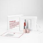 Nana Eikura Instagram - 💄ルバウムコト gift for parisian elegance to someone you love. 愛する人へパリのエレガンスなギフトを。 ラブーシュルージュのリップはお肌をいたわり、自然な美しさを際立たせます。 使い捨てではなく、一生使えるものとしてデザインされたアイテムをプレゼントしてみては？ ………………………. レザーケースとリップのリフィルのセット 上質なレザーのリップスティックケースと、ルバウムコトのリフィルがセットになっており、美しさと持続可能性を兼ね備えたアイテムです。 ■ルバウムコトセットピンク/ LE BAUME KOTO SET PINK　¥16,280 in tax 〈セット内容〉 ・リップレザーケース　ピンク ・リップリフィル　ルバウムコト ………………………. ▫︎レザーケース ファッションブランドのために作られたレザーの余りを使用し、フランスの職人達の技巧を駆使したデザインとなっております。 ▫︎ルバウムコト/ LE BAUME KOTO 榮倉奈々さんとのコラボレーションによるブラウンをベースにしたカラー。 フランスのサン＝シュリアックで手摘みされた海藻をたっぷり配合しています。ビーガンでクルエルティフリー、ミツロウ不使用です。 ［代表的な成分］ ・植物由来成分 ・高濃度のスクアラン ・オーガニックのホホバオイル ・ヒアルロン酸 ・海藻のエッセンス ………………………. ラブーシュルージュ/ La Bouche Rouge 「Blue Beauty」＝「あなたと地球に良い、美しさを創造すること」 海洋に安全な成分、安全で持続可能な原料、再利用・リサイクル可能なパッケージ、グリーンビューティに続く新しいムーブメントで環境にも人にもやさしいコスメブランドです。 ………………………. #koto #koto_lbr #ルバウムコト #ルバウムコトセット #ラブーシュルージュ #榮倉奈々 #senseofhumour #センスオブヒューモア @senseofhumour_official @laboucherougeparis ………………………. #ホワイトデー#プレゼントにおすすめ#ホワイトデーギフト#お祝いギフト#ギフトにオススメ ………………………. #サスティナブル#サスティナブルコスメ#グリーンビューティ#アップサイクルレザー#植物由来成分#ノンシリコン#ビーガンコスメ#クルエルティフリー#ミツロウ不使用#オーガニックホホバオイル ………………………. SENSE OF HUMOUR