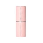 Nana Eikura Instagram - 💄ルバウムコト gift for parisian elegance to someone you love. 愛する人へパリのエレガンスなギフトを。 ラブーシュルージュのリップはお肌をいたわり、自然な美しさを際立たせます。 使い捨てではなく、一生使えるものとしてデザインされたアイテムをプレゼントしてみては？ ………………………. レザーケースとリップのリフィルのセット 上質なレザーのリップスティックケースと、ルバウムコトのリフィルがセットになっており、美しさと持続可能性を兼ね備えたアイテムです。 ■ルバウムコトセットピンク/ LE BAUME KOTO SET PINK　¥16,280 in tax 〈セット内容〉 ・リップレザーケース　ピンク ・リップリフィル　ルバウムコト ………………………. ▫︎レザーケース ファッションブランドのために作られたレザーの余りを使用し、フランスの職人達の技巧を駆使したデザインとなっております。 ▫︎ルバウムコト/ LE BAUME KOTO 榮倉奈々さんとのコラボレーションによるブラウンをベースにしたカラー。 フランスのサン＝シュリアックで手摘みされた海藻をたっぷり配合しています。ビーガンでクルエルティフリー、ミツロウ不使用です。 ［代表的な成分］ ・植物由来成分 ・高濃度のスクアラン ・オーガニックのホホバオイル ・ヒアルロン酸 ・海藻のエッセンス ………………………. ラブーシュルージュ/ La Bouche Rouge 「Blue Beauty」＝「あなたと地球に良い、美しさを創造すること」 海洋に安全な成分、安全で持続可能な原料、再利用・リサイクル可能なパッケージ、グリーンビューティに続く新しいムーブメントで環境にも人にもやさしいコスメブランドです。 ………………………. #koto #koto_lbr #ルバウムコト #ルバウムコトセット #ラブーシュルージュ #榮倉奈々 #senseofhumour #センスオブヒューモア @senseofhumour_official @laboucherougeparis ………………………. #ホワイトデー#プレゼントにおすすめ#ホワイトデーギフト#お祝いギフト#ギフトにオススメ ………………………. #サスティナブル#サスティナブルコスメ#グリーンビューティ#アップサイクルレザー#植物由来成分#ノンシリコン#ビーガンコスメ#クルエルティフリー#ミツロウ不使用#オーガニックホホバオイル ………………………. SENSE OF HUMOUR
