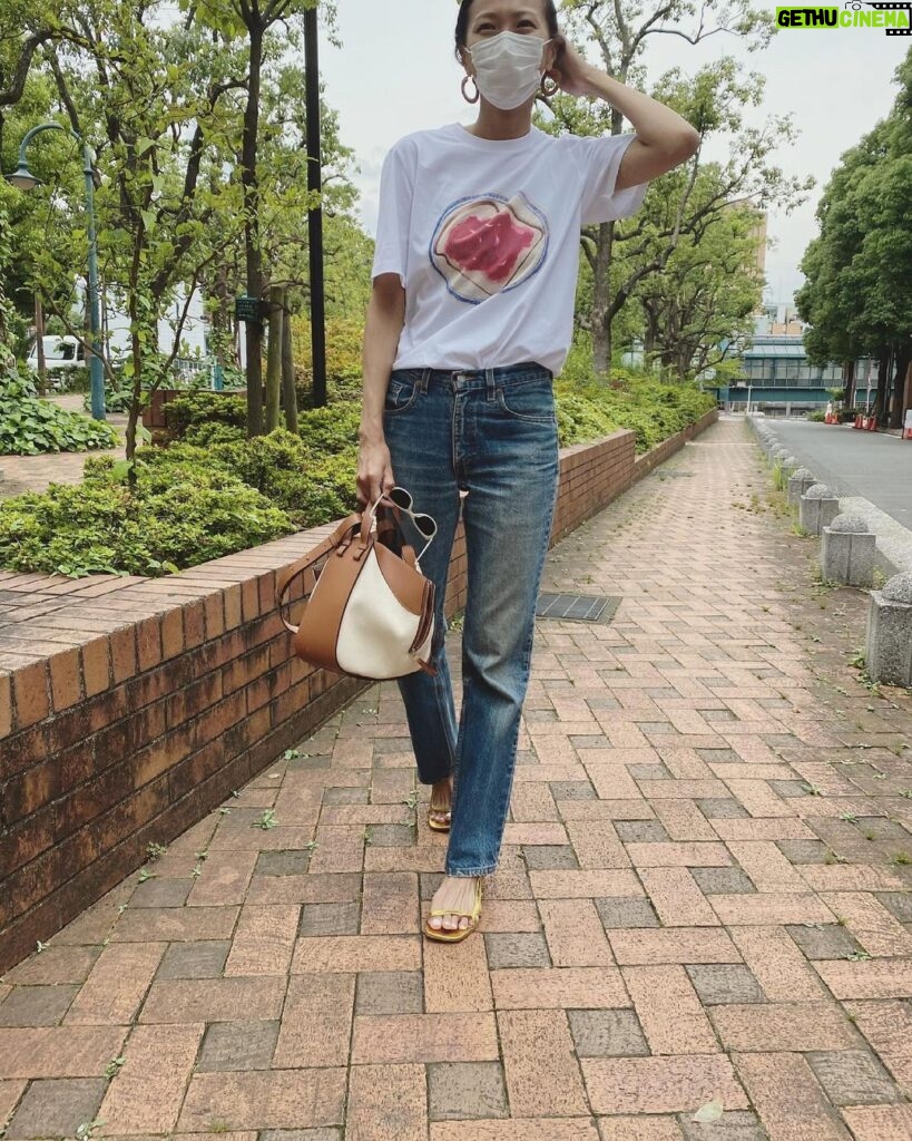 Nana Eikura Instagram - お腹すく🍞🍓🤤 T-shirt & bag @LOEWE #LOEWEhammock
