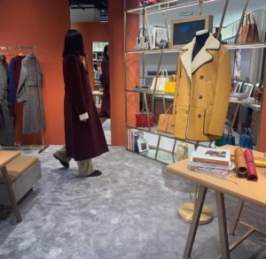 Nana Eikura Instagram - 22日まで新宿ISETANにて開催中の @tods のPOP UP…
連休中に、ぜひ(^^)