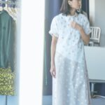 Nana Eikura Instagram - 2024ssのコレクションラインが幕を閉じようとしています。 受注会での想い出を振り返る隙のない１ヶ月を過ごしておりました… 写真を整理していて、ようやくあの日々の熱が蘇ってきました。 応募してくださった皆様の気持ち 会場へ足を運んでくださった皆様の気持ち 楽しんで洋服を見てくださった皆様の気持ち 本当に、どうもありがとうございました。 newnowの企画が始まって１年が過ぎます。 たった１年というのか、もう１年というのか。 山あり山あり山ありで とても刺激的な１年でありました。 自らの無力さも感じる１年でありました。 それでも、ここまで辿り着けたのはnewnowに携わってくれたたくさんの仲間と、興味を持ってくださったお客様のおかげです。 既にAWの企画が進んでおりまして、newnowの未来が益々楽しみになるような…現在そんな道のりでございます。 TimelessはこれからもECで購入していただけますので、どうか楽しんでもらいたいです。 まずは。 newnow 1st コレクションをご覧いただき、誠に有難う御座いました。 Team newnowを代表して厚く御礼申し上げます。 これからも、よろしくお願い致します。 榮倉奈々