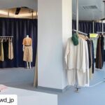 Nana Eikura Instagram - #Repost @wwd_jp with @use.repost ・・・ インタビュー：榮倉奈々が「ニューナウ」で示す新たなブランドのあり方　自ら対面接客で受注生産 俳優の榮倉奈々が、自身で立ち上げたアパレルブランド「ニューナウ（NEWNOW）」のファーストコレクションを発表した。スタイリストの上杉美雪をクリエイティブ・ビジョン・ディレクターに、「コート（COATE）」の福屋千春デザイナーをクチュール・デザイナーに迎えて始動。シーズンコレクションとなる2024年春夏のアイテムと、通年販売するカジュアルなアイテムをそろえた“Timeless（タイムレス）” ラインを提案する。価格帯はドレス類が5万円～、ニット類が2万円〜、トップ類が4万円〜、パンツ類が4万円〜。（※価格は参考で変更の可能性もある） 上質な素材と着心地、シルエットを追求して丁寧に仕立てたアイテムは、シンプルながら手に取るだけでこだわりやクオリティーを感じる、洗練された大人のためのワードローブ。販売は現在ECサイトのみ。一般顧客を招くオーダー会を半期に一度開催して受注生産する。事前抽選制となった初回は定員数の5倍の応募が殺到し、4日半でプレス関係者を含む872人が来場した。 モデルや俳優業の仕事に加えてプライベートでは二児の母でもある榮倉は、なぜ今、経営者となりアパレルブランドを立ち上げたのか？自ら受注会場に立ち積極的に来場客とコミュニケーションをとるなど、並々ならぬこだわりが詰まったデビューシーズンの披露を終えた榮倉に、ブランドに込めた想いから受注会の反響、今後の方向性まで聞いた。 WWD：いつか自分でアパレルブランドを立ち上げたいと思っていた？ 榮倉奈々（以下、榮倉）：まったく思っていませんでした。服は大好きですが、着ることと作ることは全然違うことだと認識していたので。きっかけは子どもができたことでした。14歳から芸能界に入り、この業界しか知らないで走り続けましたが、育児を通して初めて外の世界とつながりました。「私はこのままでいいのかな」「でも何をしたいか分からない」と悶々と考えながら数年を過ごしていたと今となっては思います。これまで事務所が環境を整えてくれていたことも実感しました。外の世界に身を置いて、新しいことに挑戦したいと思ったんです。 インタビュー全文は @wwd_jp プロフィールのリンクから PHOTO:MICHIKA MOCHIZUKI #NEWNOW#ニューナウ#榮倉奈々#nanaeikura#fashion#fashionbrand#ファッションブランド#アパレルブランド#ブランド立ち上げ#インタビュー