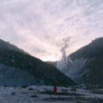 Nanase Nishino Instagram - 週刊少年マガジン発売中です！ 釧路へ 硫黄山🏔屈斜路湖💠 大自然にテンション上がって、ひたすら癒されました。焚き火すると炎から目が離せなくなる。 ぜひ！