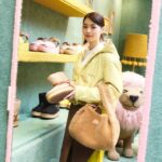 Nanase Nishino Instagram - 🦁「TOD'S LIE ON A LION」🖼 ライオンの家族のリビングをイメージしたスペースにお邪魔してきました。 ぜーんぶもこもこ✨ もこもこアイテムも ライオンも可愛くて とにかく癒されました🎉 伊勢丹新宿店で今日から16日まで！ ぜひ行ってみてください😉 #Tods
