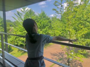Nanase Nishino Instagram - アンサング・シンデレラ
今夜は第四話
このあと22時より！

立ち仕事が多いので、最近 お家では足つぼの付いたスリッパを履いてます〜なかなか痛い！

#アンサングシンデレラ