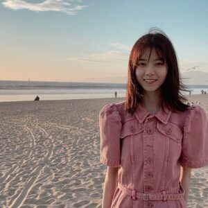 Nanase Nishino Instagram - Santa Monica🏖
真っ白な砂浜に座って、夕陽が沈むのをのんびり見ました✨

年明け早々 しんどいなと思っていたらインフルエンザでした
油断してました…
みなさんもお気をつけ下さい！