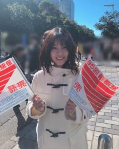 Nanase Nishino Instagram - サッポロビール「第96回箱根駅伝用オリジナル CM」 清原 翔さんと 出演させて頂きました！！ 年の始めに、がんばるぞ！と思えるような素敵なお仕事ができて 嬉しく思います。みなさんに 届けられたらいいな！ 撮影では持ってなかったのですが、終わってから旗の写真撮れました。パタパタ🚩 あけましておめでとうございます。 #箱根駅伝