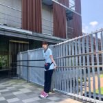 Nanase Nishino Instagram - アンサング・シンデレラ 今夜は第四話 このあと22時より！ 立ち仕事が多いので、最近 お家では足つぼの付いたスリッパを履いてます〜なかなか痛い！ #アンサングシンデレラ