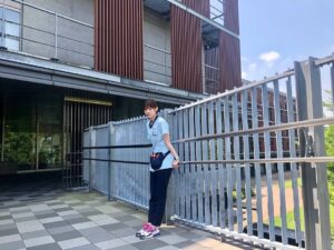 Nanase Nishino Instagram - アンサング・シンデレラ
今夜は第四話
このあと22時より！

立ち仕事が多いので、最近 お家では足つぼの付いたスリッパを履いてます〜なかなか痛い！

#アンサングシンデレラ