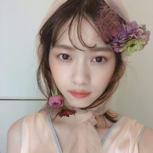 Nanase Nishino Instagram - 去年と同じお友達から またイラストをもらえました。🤤 初の zoom越しにケーキでお祝いをしてもらったり、無人島のお友達はパーティー開いてくれたり。🏝 グータッチさんからは耳の中をカメラで写しながら耳掃除ができる機器を！使ってみたかったので嬉しい✨
グータンさんからは可愛すぎるクッキー達を🐍🦓🦎🦉
もったいなくて、眺めながら少しずつ食べてます。

25歳は環境、自分自身、新しい変化が多くあった1年でした。
誕生日や年を跨ぐ時になると 自分はどんな日々を過ごしてきたんだろうと考えますが 毎年どんどん良くなって上書きされている気がします🕺
視野を広く持って、ゆるさと強さを正しく使えるような人になりたいな！

これからもどうぞ宜しくお願い致します🐶💐