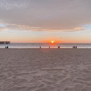 Nanase Nishino Instagram - Santa Monica🏖
真っ白な砂浜に座って、夕陽が沈むのをのんびり見ました✨

年明け早々 しんどいなと思っていたらインフルエンザでした
油断してました…
みなさんもお気をつけ下さい！