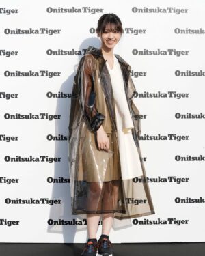 Nanase Nishino Instagram - Onitsuka Tiger 2020 S/S
ショー会場にて リハーサルの見学をさせていただきました🏃‍♂️🏃‍♂️本番も見たかった…！
青い競技用トラック
クールでした🐯

#onitsukatiger
