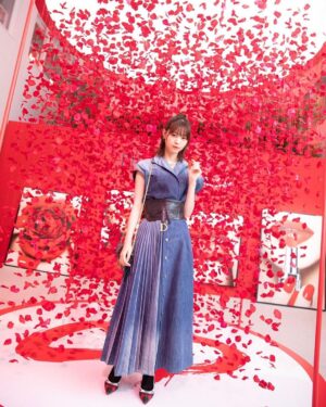 Nanase Nishino Instagram - ROUGE DIOR CARE
へ遊びに行って来ました。
100%自然由来のフラワーオイルが配合された、花の成分が入ったホイップクリームのようなルージュです。
Flower&Bakeのワークショップということで、ホイップ作りと、その上のお花の飾り付けをしました〜🧁🕺 #ルージュディオールウルトラリキッド 
#RougeDior