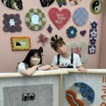 Nanase Nishino Instagram - ラグ作り スタッフさんにサポートしてもらいながら どいやさんラグを作りました！楽しかった！！🧵 @soratobu_rug @karin___ito かりんちゃんとわたしはものづくりが好きなようです💪