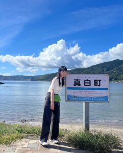 Nanase Nishino Instagram - こんばんは♨️ ポケつめ 先週はキュウコンこと目黒さんが進化🔥 Adventureみんな強くなりました。 しかし忘れてはいけない ライバル、みどり！！がいます。 ゲームでも いつも主人公の前に突然現れるけど、、 どんな想いを抱えているんだろう？ 0:30〜 第9話 今夜もよろしくお願いします！