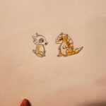 Nanase Nishino Instagram - ゲームのなかで歩いてる姿を見れた時 サイズ感がものすごく可愛かったカラカラとサンド。 子どもの頃 どっちもフィギュア持っててお気に入りだったな✨ あと 空を見上げて涙ぐむカラカラの絵が好きだったな 記憶の片隅に残ってます😶‍🌫️ 0:30~ ポケつめ第7話 です 1週間あっという間 今夜もぜひご覧ください！