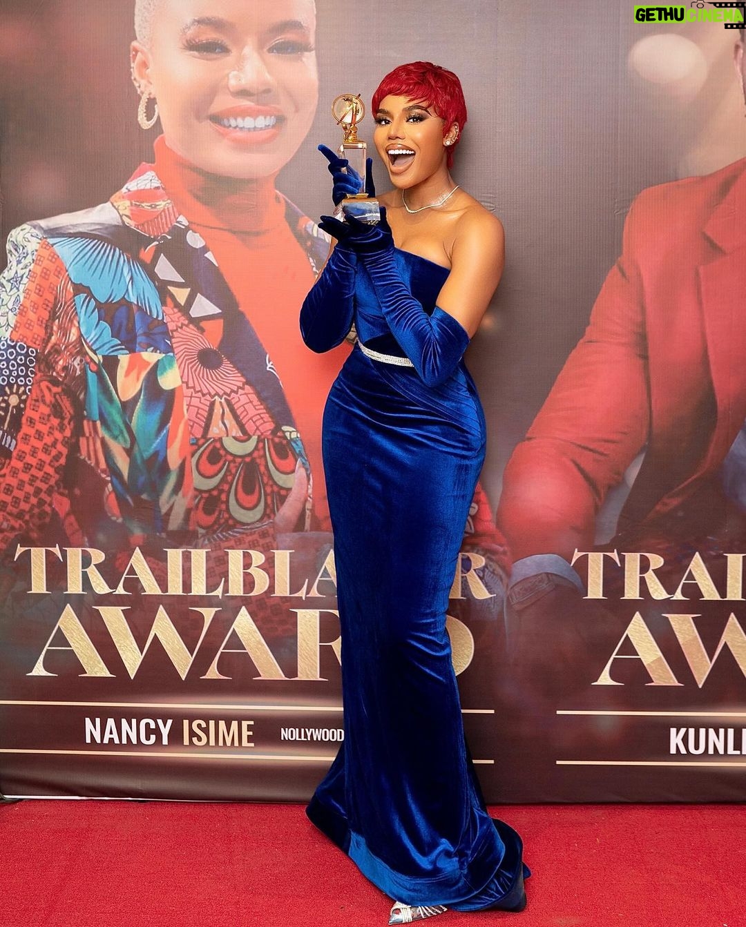 Nancy Isime Instagram - T R A I L B L A Z E R🏆 Still basking in the beauty that is Last Sunday Night💙 These slides only tell a fraction of how blessed I felt and still feel🦋 Shoutout to my Day 1’s, My OG’s before IG @vokepetra @fugganugga @kunleremiofficial (Congratulations fellow trailblazer😁) To the dream team: @bibyonce @dv_hairsalon @officialphotofreak @johneke_ Thank you for adding so much beauty to an already beautiful day💙 For the congratulatory messages, comments, Stories/post, you guys have showered me with since Sunday, Thank You!🥰 God remains the Greatest🙏🏽