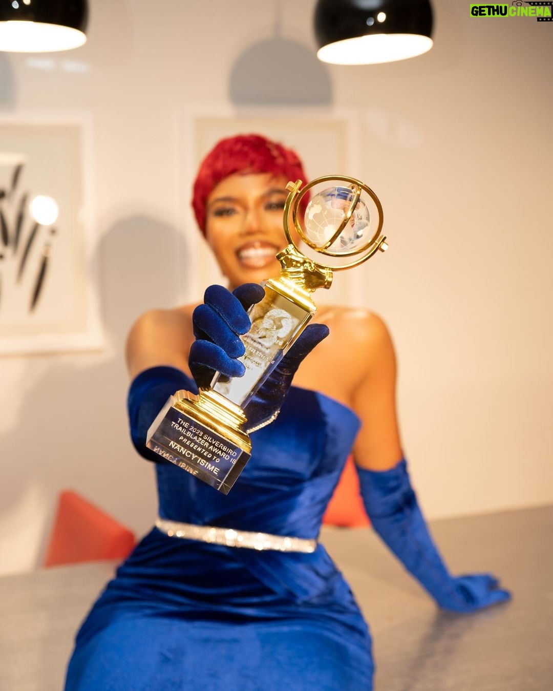 Nancy Isime Instagram - T R A I L B L A Z E R🏆 Still basking in the beauty that is Last Sunday Night💙 These slides only tell a fraction of how blessed I felt and still feel🦋 Shoutout to my Day 1’s, My OG’s before IG @vokepetra @fugganugga @kunleremiofficial (Congratulations fellow trailblazer😁) To the dream team: @bibyonce @dv_hairsalon @officialphotofreak @johneke_ Thank you for adding so much beauty to an already beautiful day💙 For the congratulatory messages, comments, Stories/post, you guys have showered me with since Sunday, Thank You!🥰 God remains the Greatest🙏🏽
