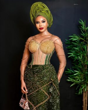Nancy Isime Instagram - Proud Naija Babe💚 

#LoveUnbeaten24 

Congratulations to our stunning bride @veekee_james and her husband💚
God bless your Union 🙏🏽 

Dress: @ateni.ng 
Makeup: @bibyonce 
Gele: @ennygelecraft 
Photographed by: @officialphotofreak