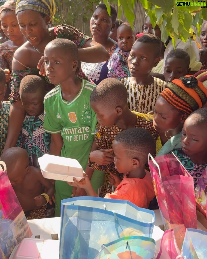 Nancy Isime Instagram - On my way to my New Year Holiday destination, as we drove through the beach front community to the resort in Ouidah, I saw a bunch of Happy Kids just running around, playing, waving and just being Kids. That picture lingered in my heart for a minute, I wanted to be a part of the Children’s Joy, to be a reason they have even bigger smiles and a wonderful New Year! So I asked my Lodge’s owner and manager if it was okay to have a mini party for the Kids and mothers of the community. I asked for a figure(number of kids &Mothers), booked the venue(the resort’s beachfront), arranged for some bags of rice, oil and a chef to cook some local delicacy for the kids, sent for gift items from Lagos and arranged to have it transported to me and Voila! Lunch with Nancy was brought to Reality! As hectic as it looks, I had such a great time! My heart bursting with Joy!😄🥰 Of all the Gifts of the Spirit, Love, Joy, Peace, Kindness and Goodness remain my Favorites and I do everything in my power to practice these everyday and everywhere I go. I’m thankful to God for causing my plans and Idea for this day to come to fruition even under such short notice and barely any planning. I’m thankful to the resort’s owner, Manager & Staff for doing everything in their power to see to its success. I’m very thankful to the mothers & kids of the Laguna, Ouidah community for letting me partake in their Joy and start their New Year with some goodies..Even with the language barrier and me being a complete stranger, my invitation was still honored and respected. Shoutout to my girl Adaora for agreeing under such short notice to bring the gift items over as well as help me out during our mini lunch party. Shoutout to my amazing team for co-ordinating/helping with the market runs for the gift items. God is the Kindest❤️ I hope this inspires you to look around and make a difference even while on Holiday☺️ Ouidah, Bénin