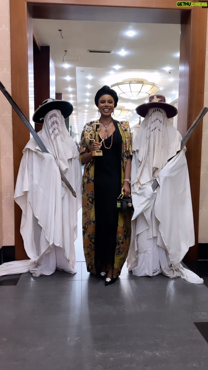 Nancy Isime Instagram - Sunday was quite Eventful❤️ From @chinneyloveofficial ‘s wedding, to receiving an award at The African Fashion Designer Awards, to my @kimoprah ‘s show premiere❤️ Great times with Great People🥰 @alexxekubo you have 24hours to respond😄