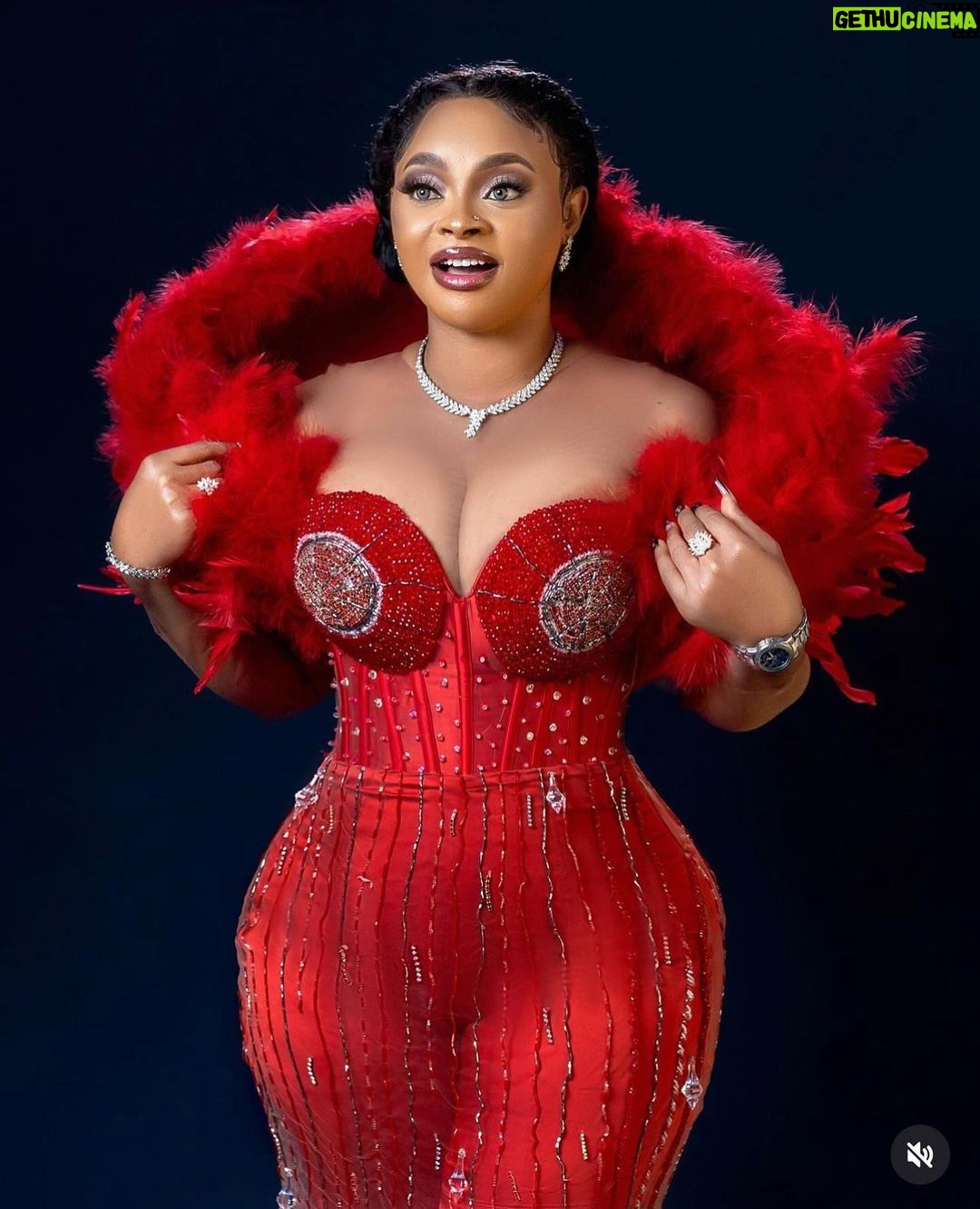 Nancy Isime Instagram - Just look at these Christmas beauties!😍 Screaming Happy Birthday to my Momma T as I fondly call her @tanaadelana ❤️ To Angie Baby @angelaeguavoen ❤️ To my UD Boo @uduak ❤️ And to my Spirit Sister @miseducationofmimi ❤️ Here’s wishing you a very prosperous year ahead, one filled with Joy, Peace and all round Success🙏🏽 Have a Blast🥳
